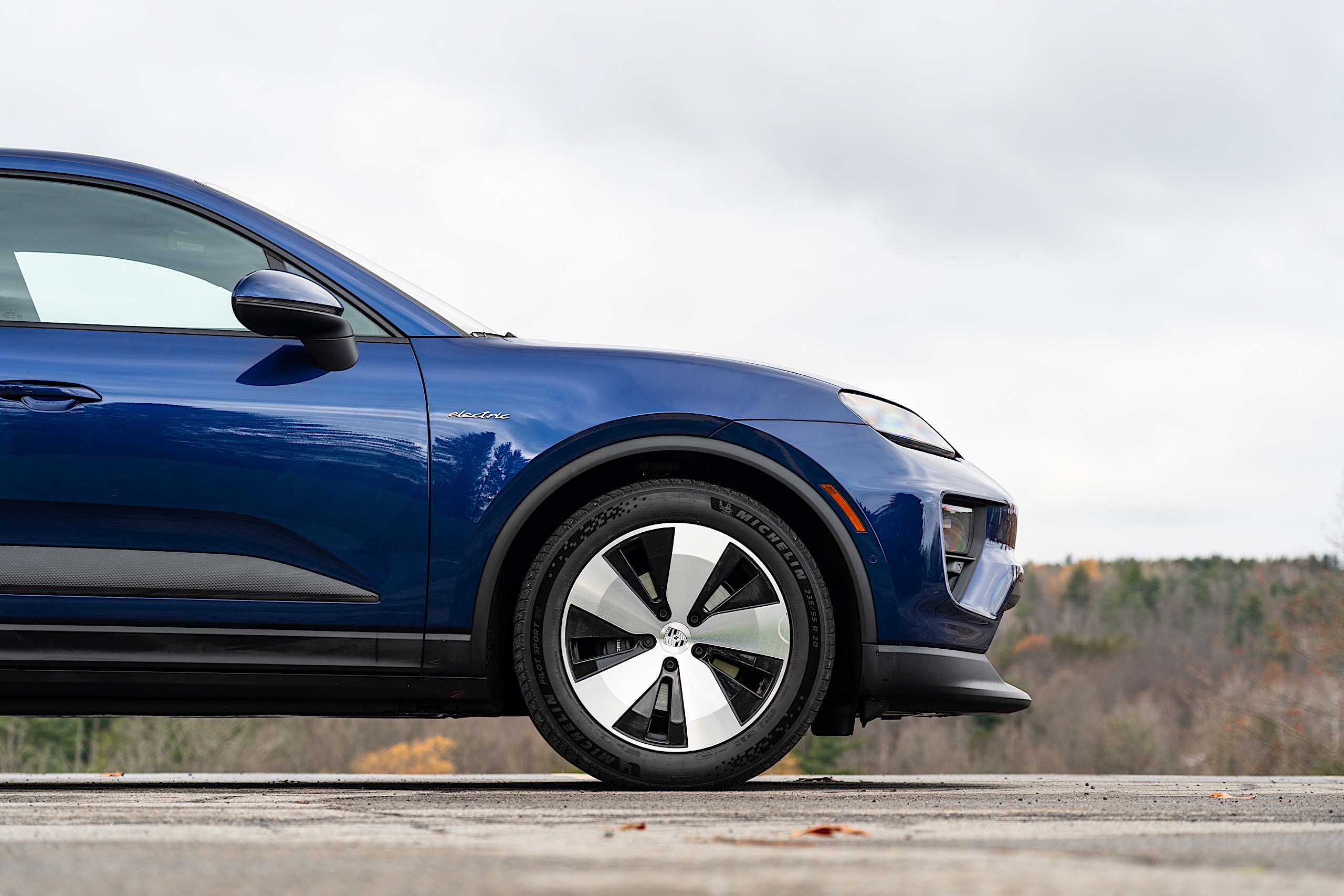Despite it's size, the Macan is surprisingly agile, which is partly due to its unique suspension.