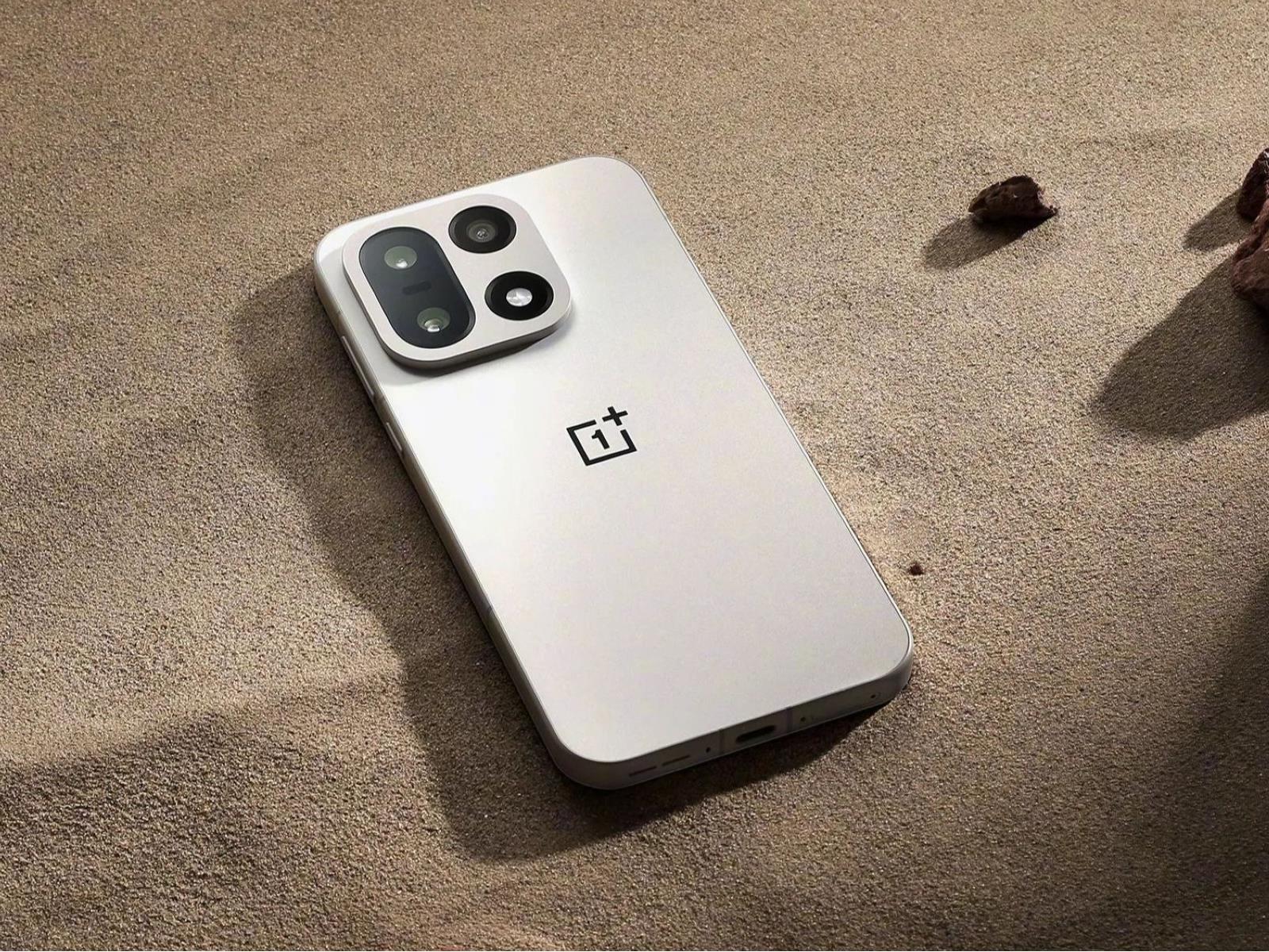 OnePlus 15 Packs First 1.5K 165Hz Display, Brings Biggest Battery Ever To US & Canada