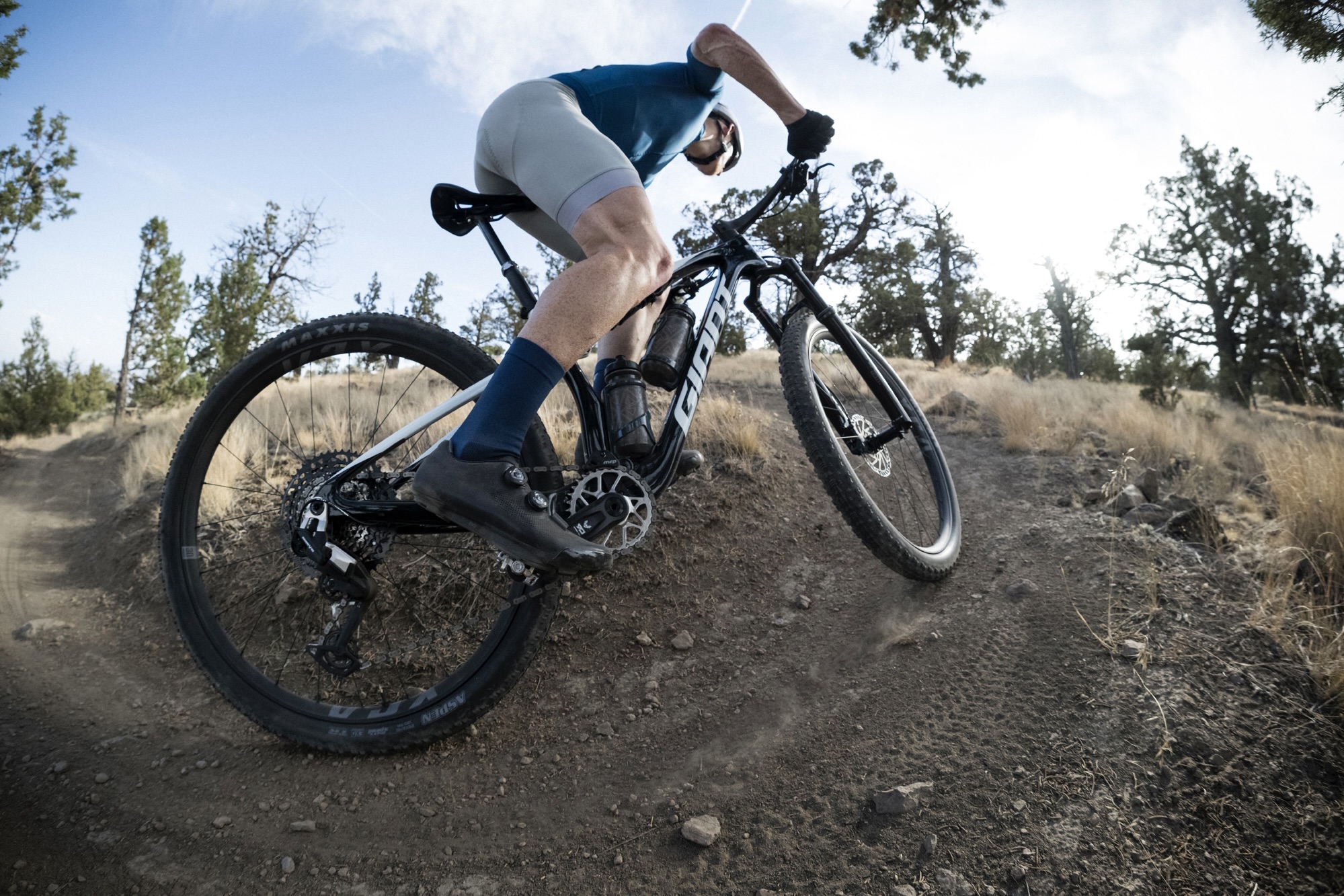 Giant Anthem Advanced SL uphill