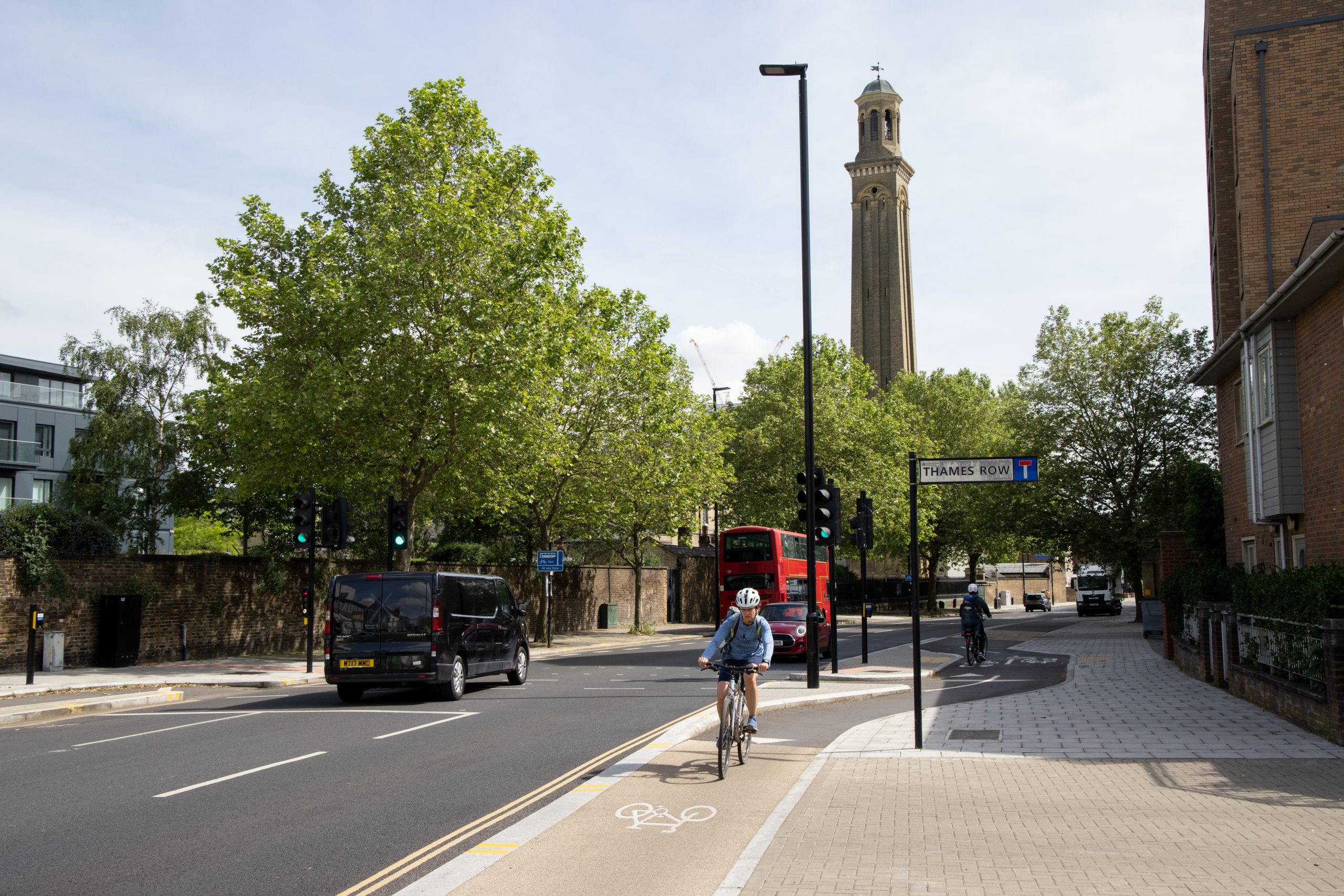A street scene on Kew Bridge Road.