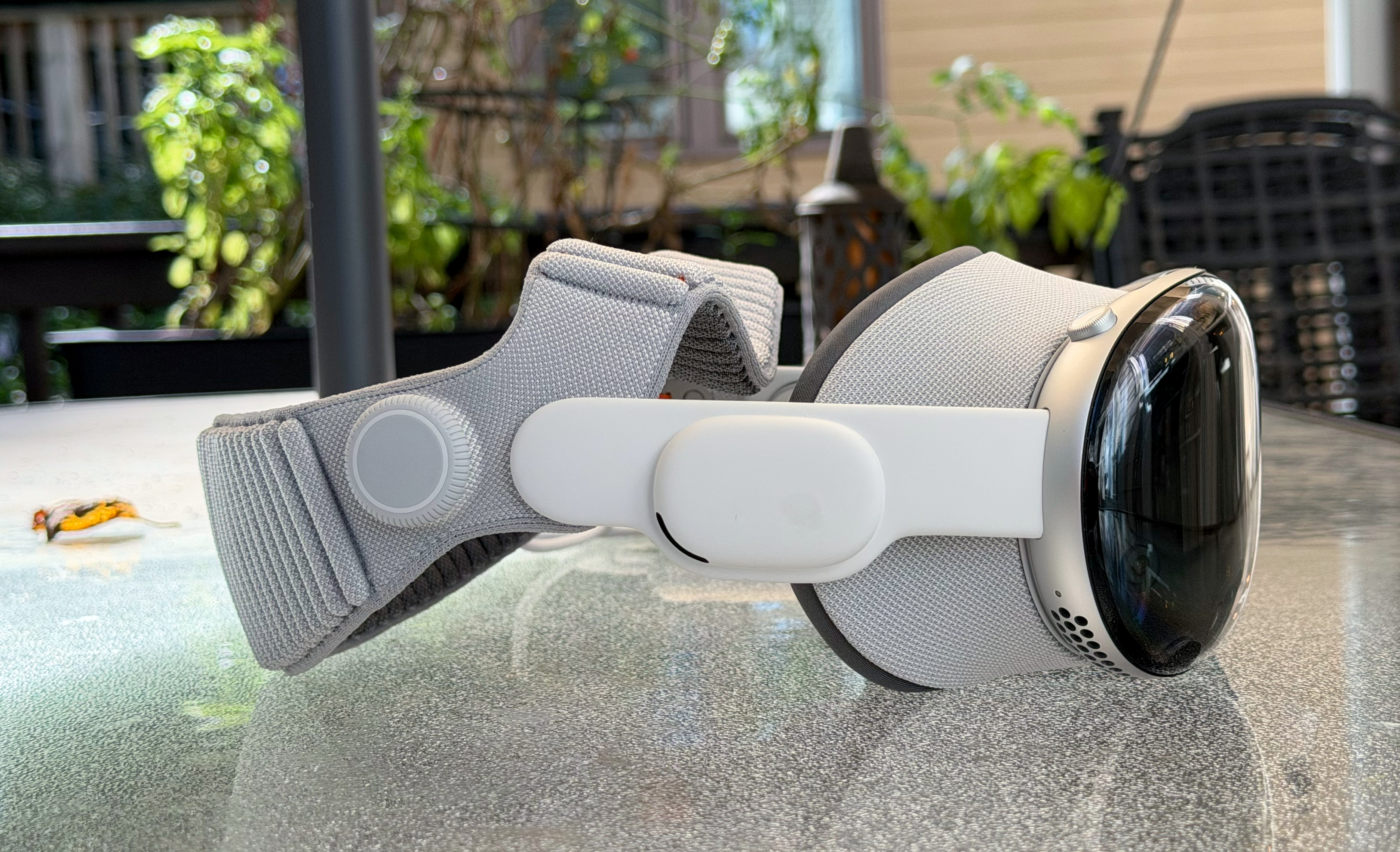 Apple Vision Pro M5 viewed from the side.