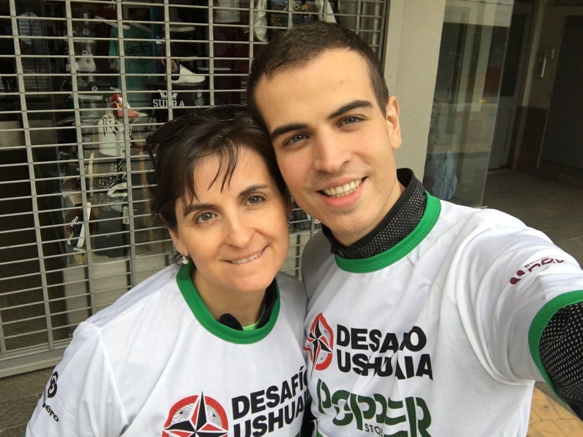 man and woman in running jerseys taking a selfie
