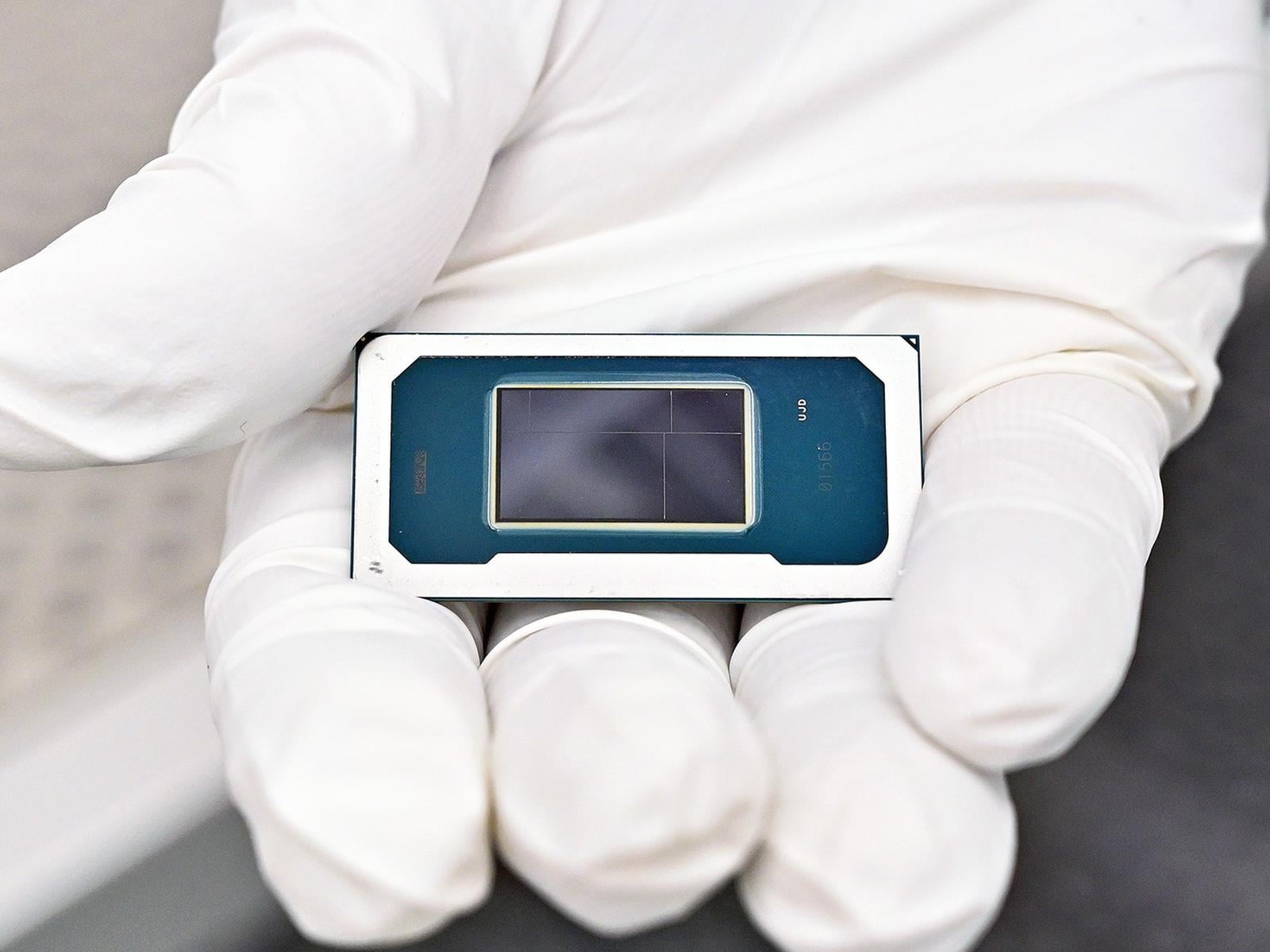 Intel Core Ultra X9 Panther Lake Outguns AMD’s Strix Halo In New Leak