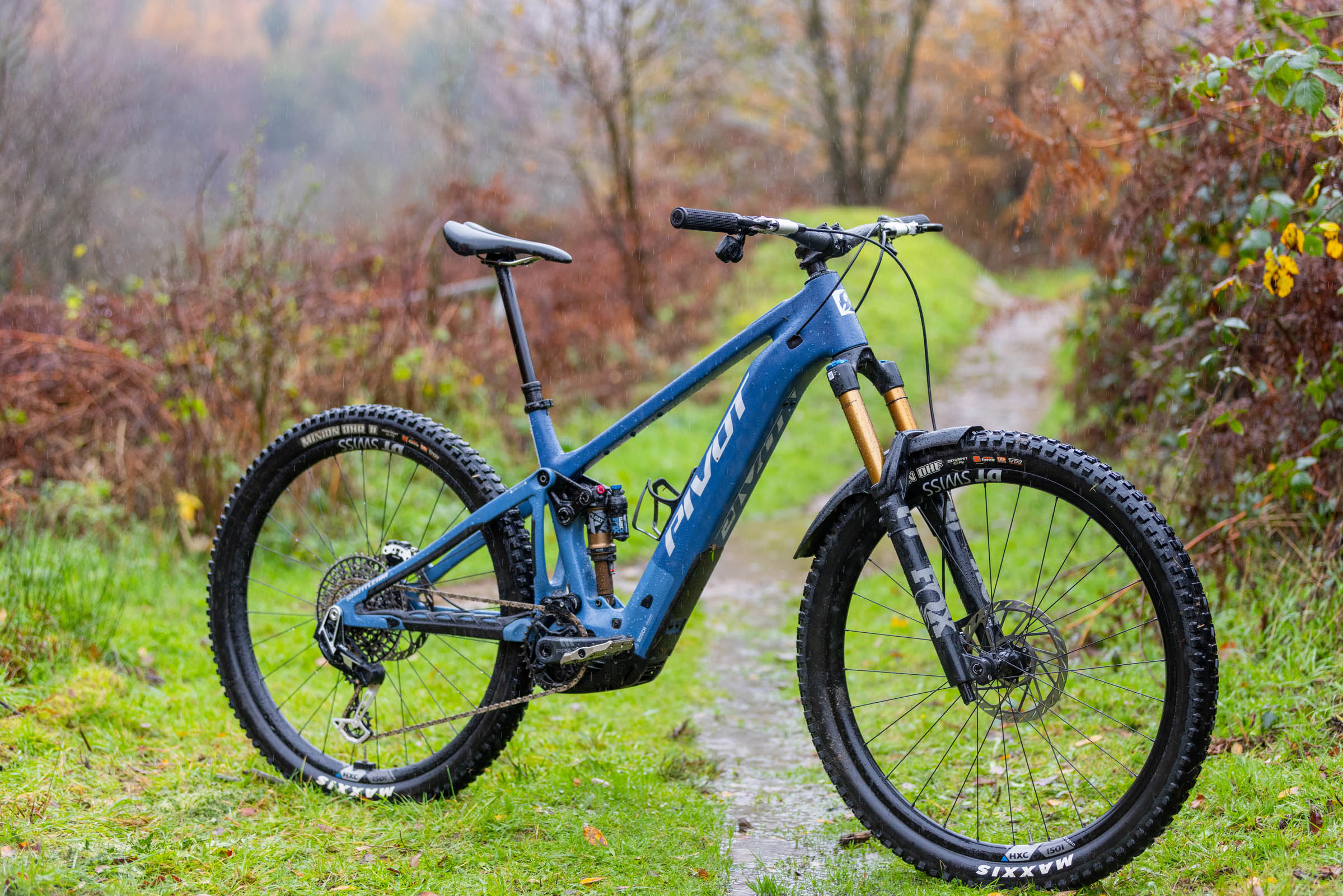 Pivot Shuttle AM electric mountain bike with Bosch Performance Line CX-R motor