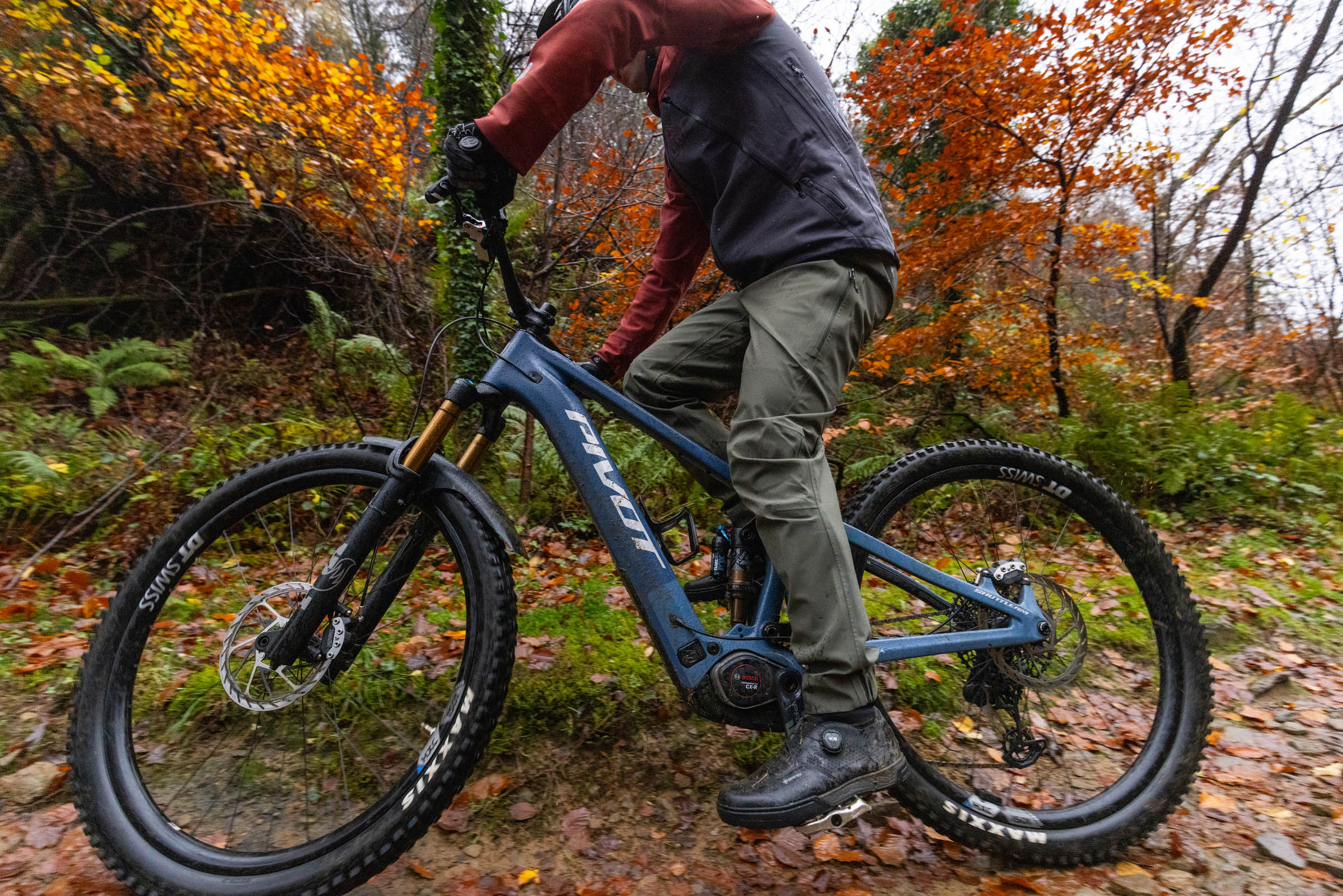 Pivot Shuttle AM electric mountain bike with Bosch Performance Line CX-R motor ridden by a male mountain biker