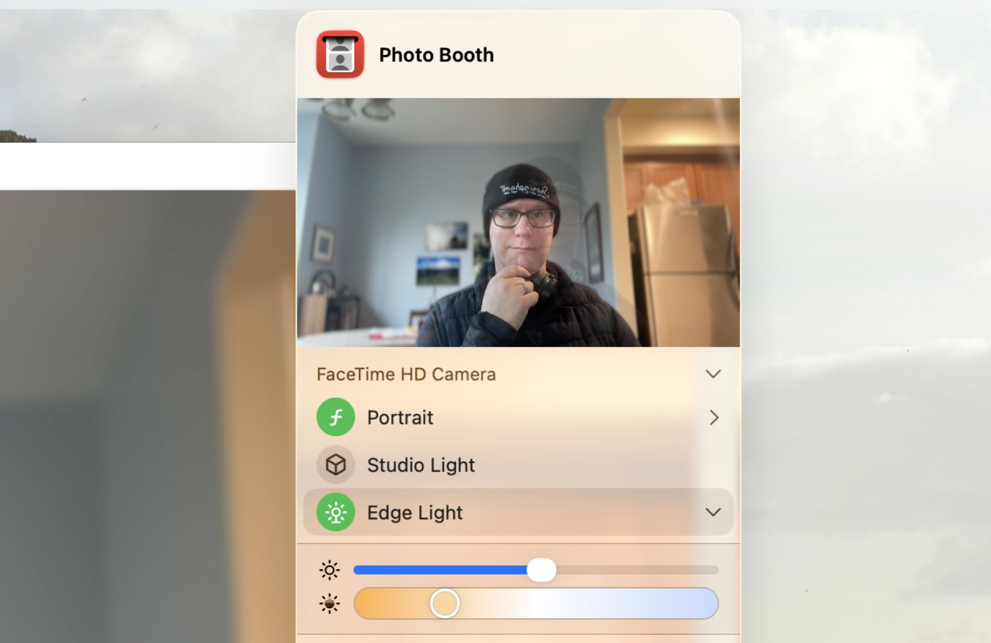 A screenshot of the camera menu on a Mac, complete with the new Edge Light feature.There are sliders for brightness and color.
