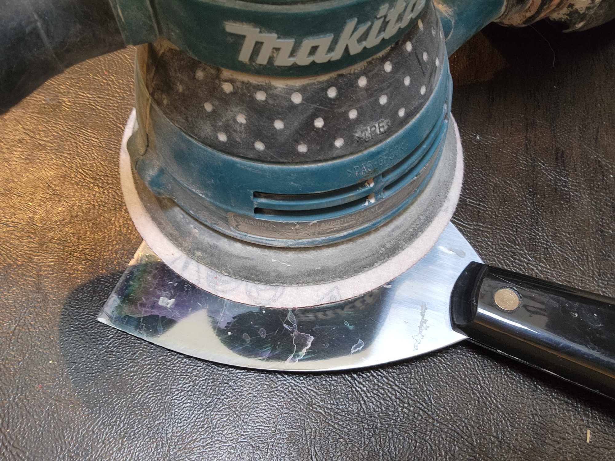 Orbital sander cleaning knife