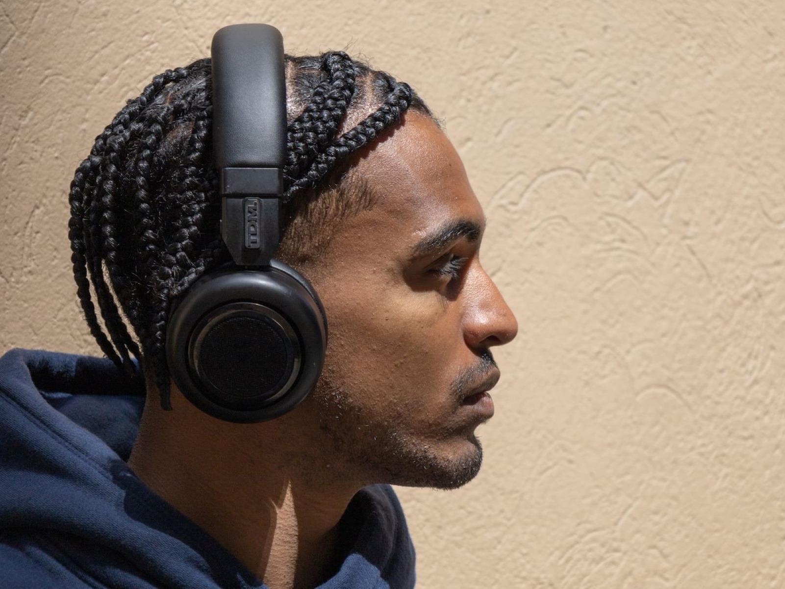 TDM Neo Shape-Shifting Headphones Double As A Portable Boombox