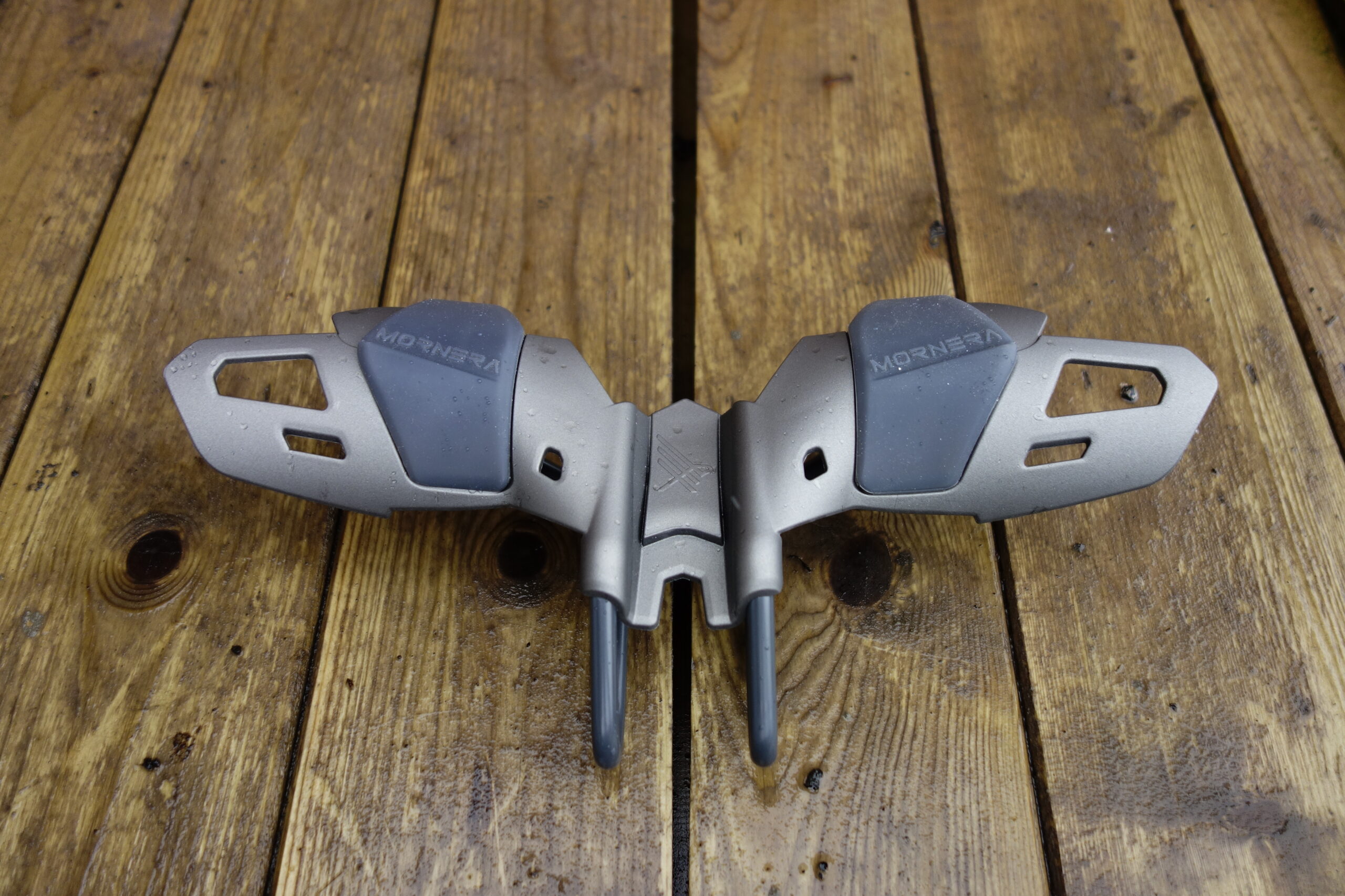 Mornera Daimon saddle on wooden background