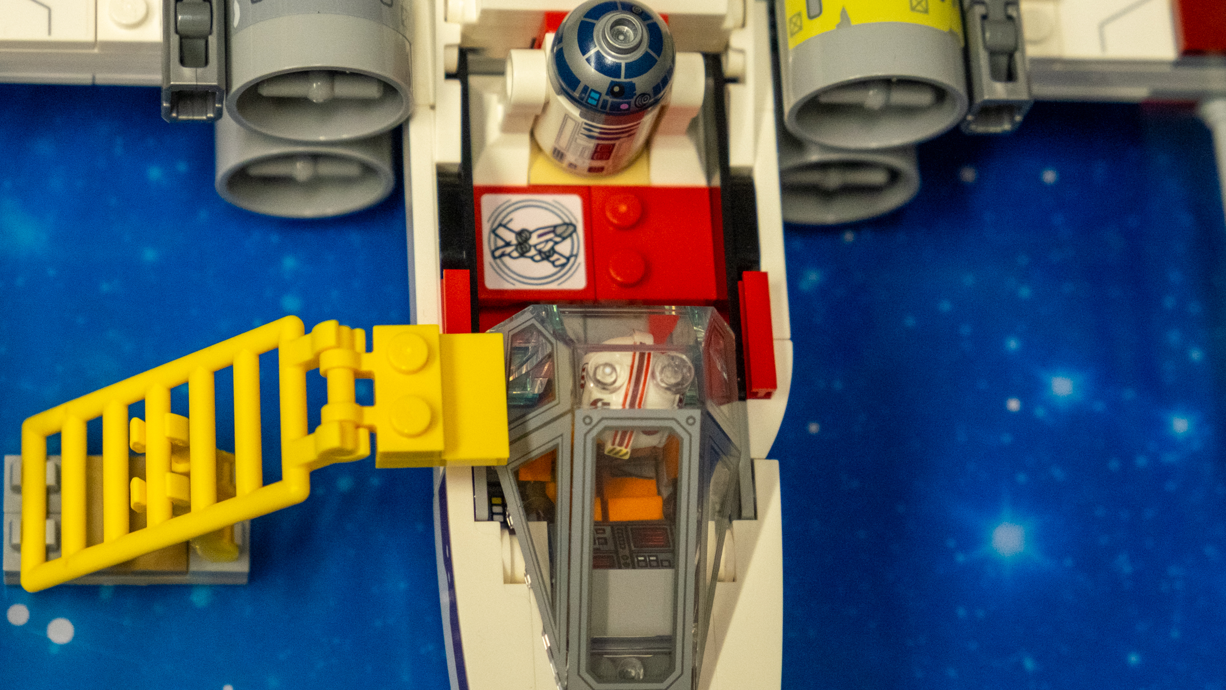 The Smart Tile is how the Smart Brick identifies this set as an X-Wing figher.