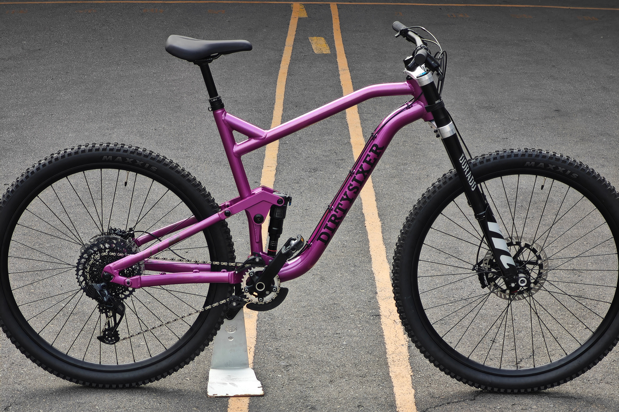 DirtySixer MonsterEnduro on stand