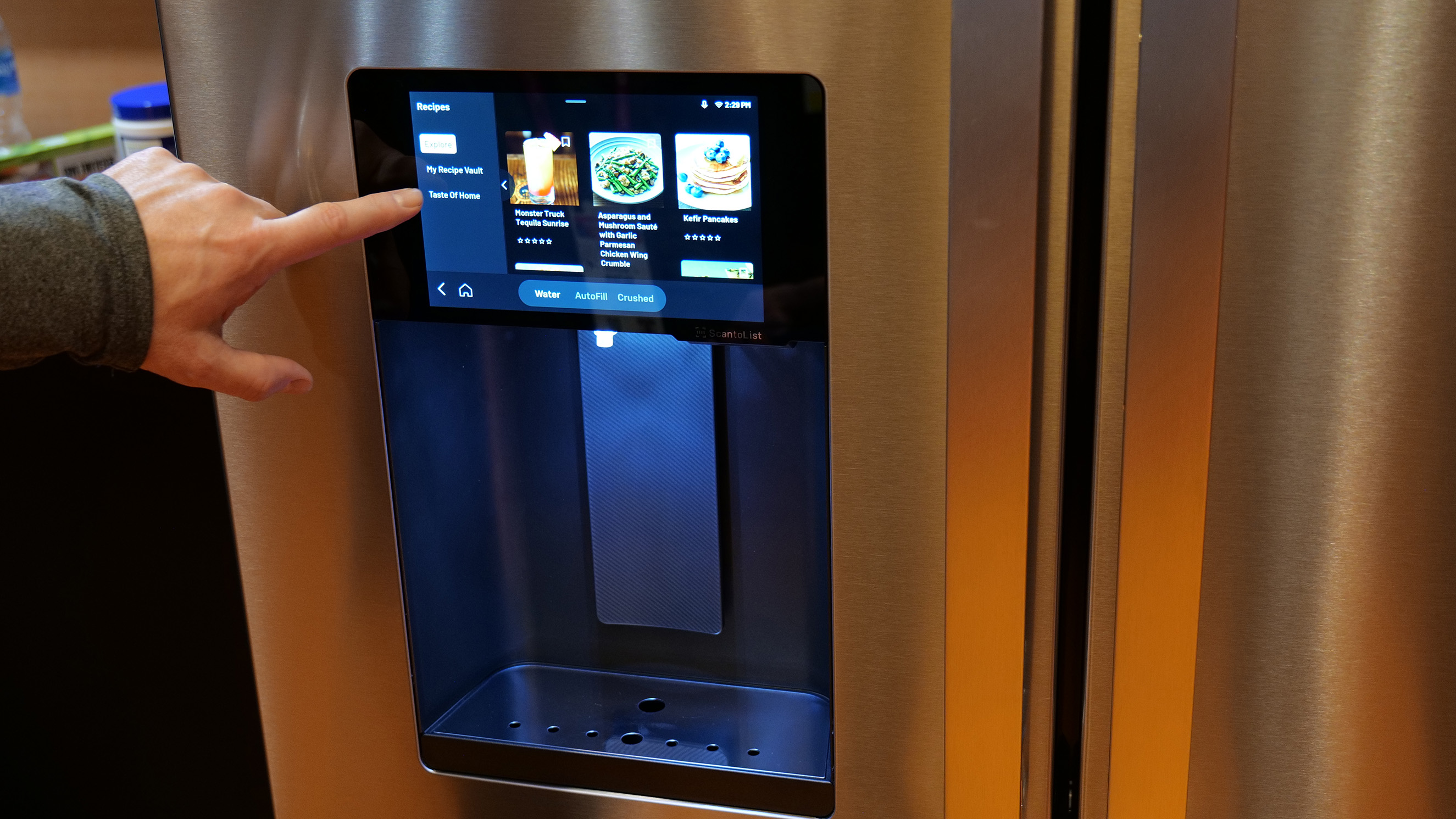 Finally! A reasonably sized fridge screen.