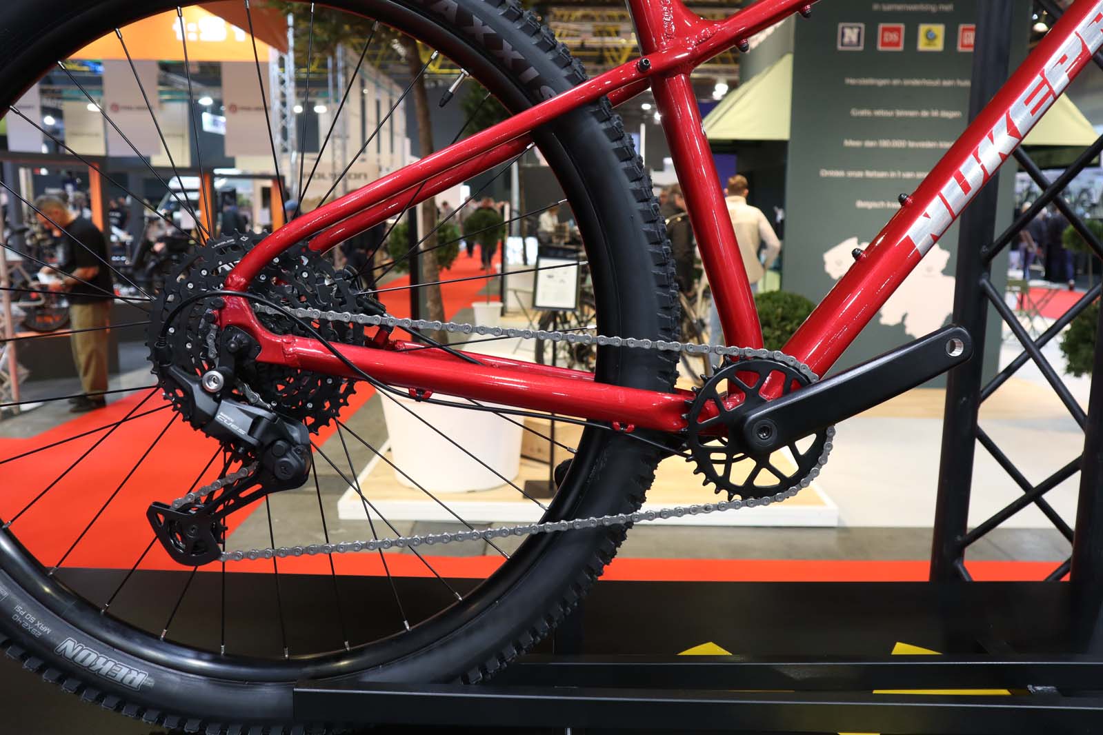 Nukeproof Tracker Comp Shimano Cues drivetrain.