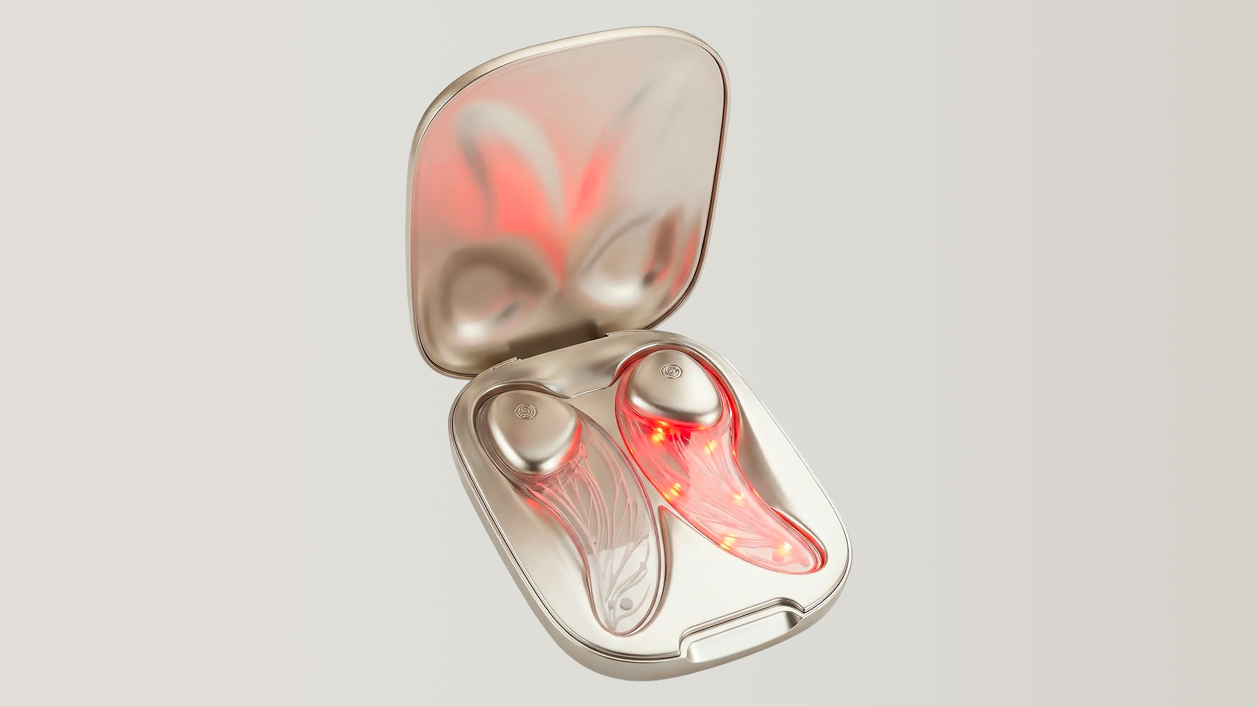 The L'Oréal LED Eye Mask in a carrying case