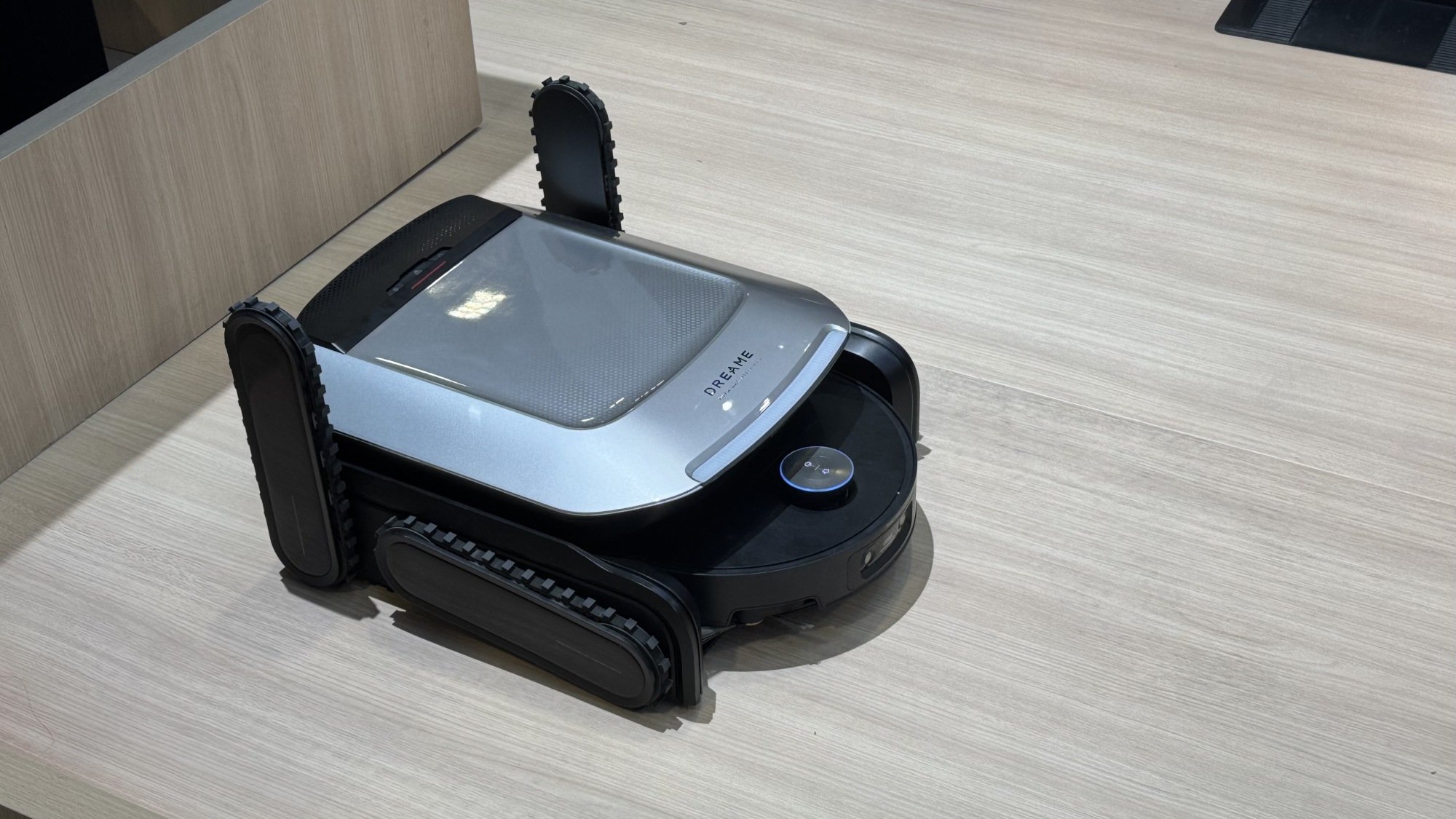 Dreame Cyber X docking