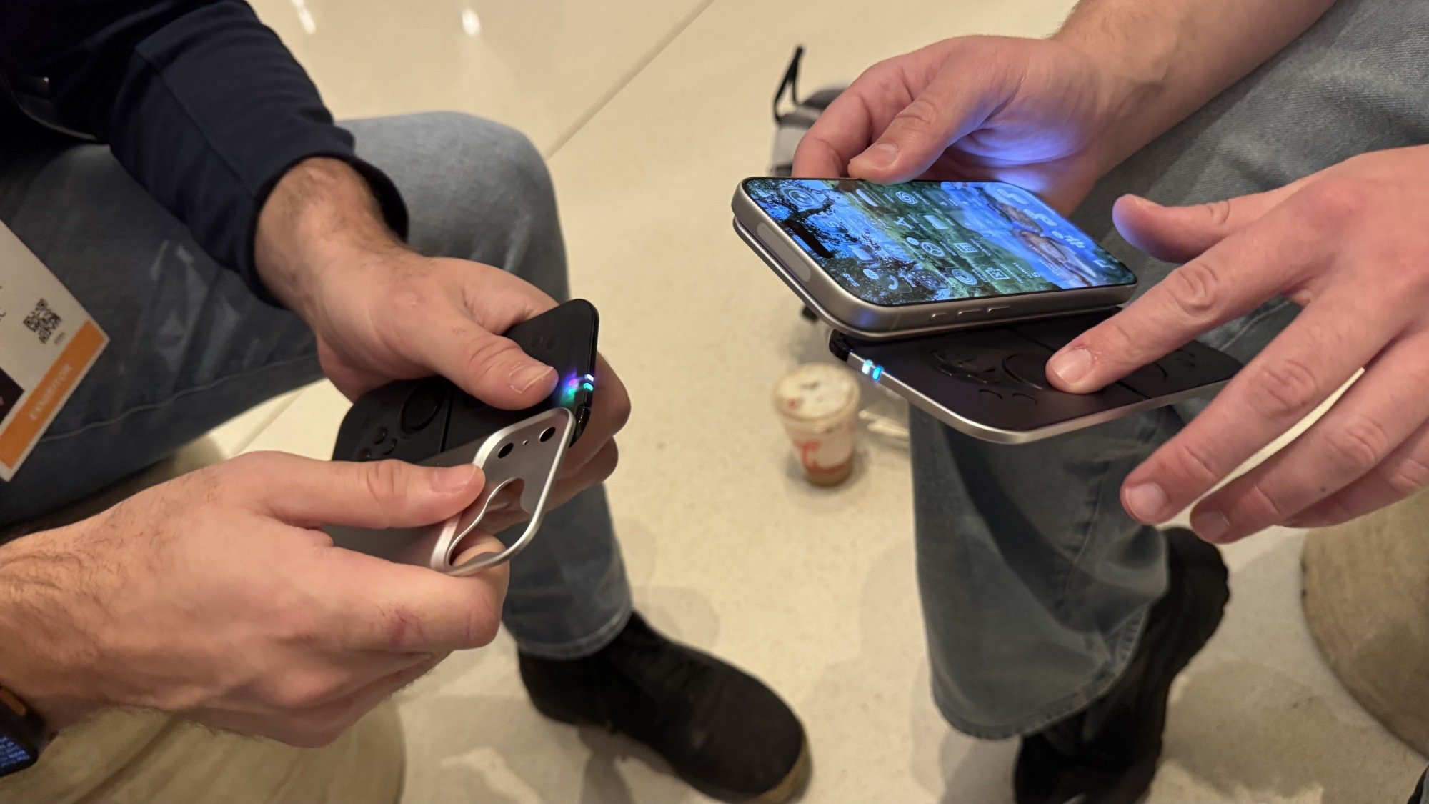 MCON Slim (left) and MCON Lite (right) attached to Galaxy phones