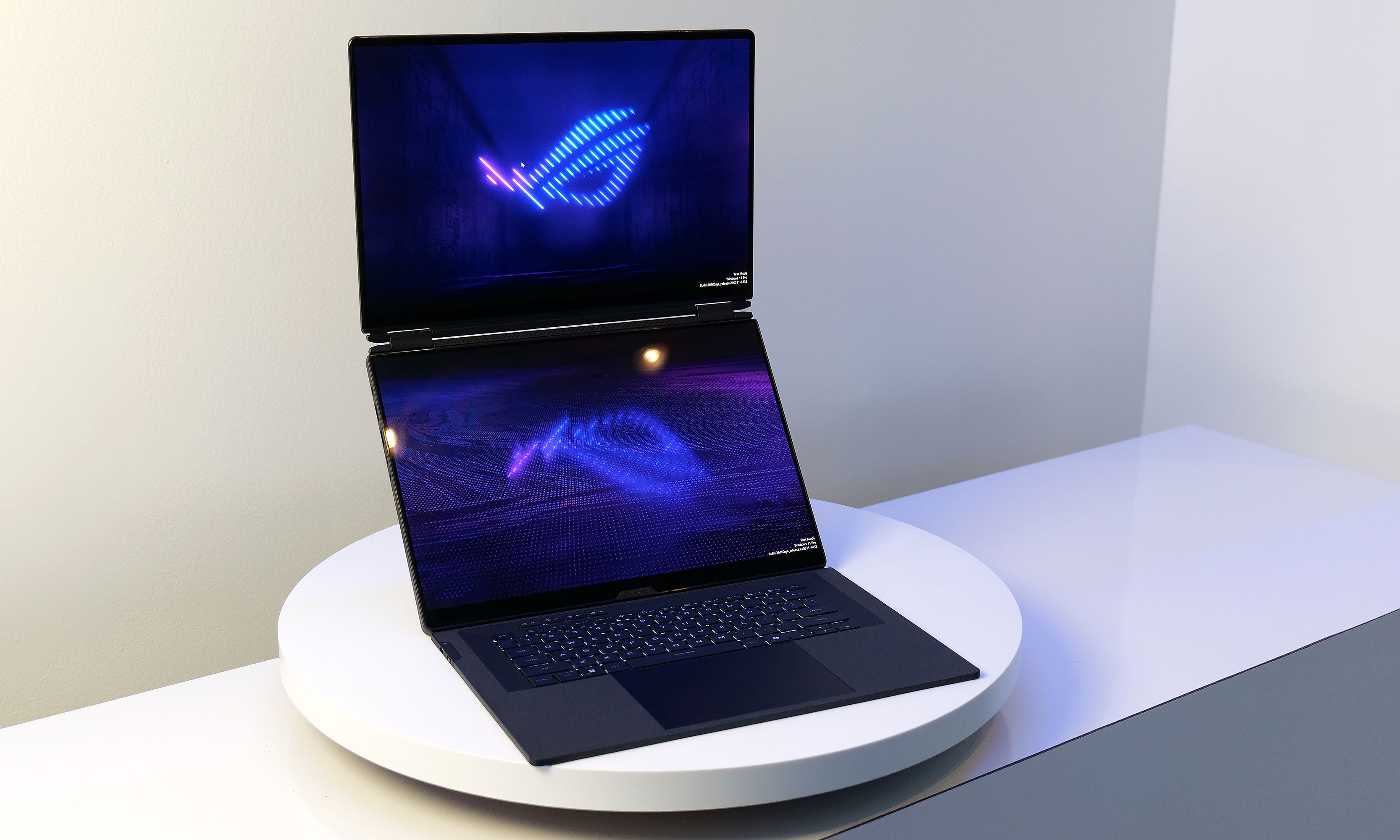 On top of having two displays, the Zephyrus Duo's screens also feature excellent brightness at up to 1,100 nits.