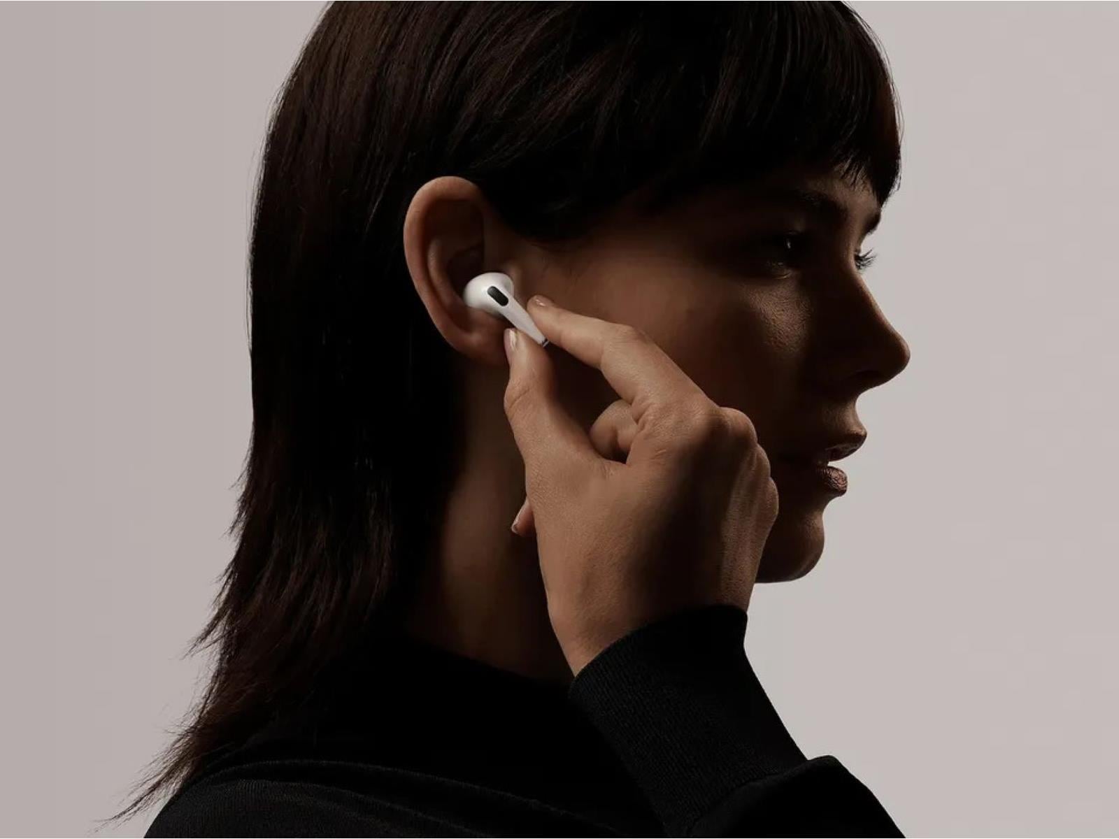 Apple AirPods Pro 4 May Get IR Cameras To See And Track Gestures Like VR