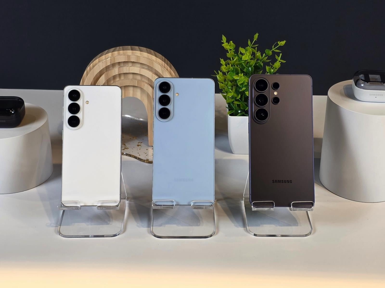 Samsung Galaxy S26 Series Hands-On With Buds 4 Live At Unpacked 2026