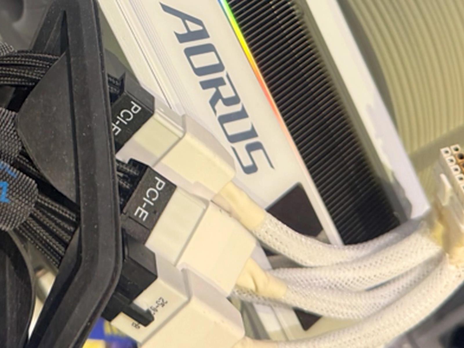 Gamer Claims His GeForce RTX 5090 Capped At 500W Still Burned Its 16-Pin Connector