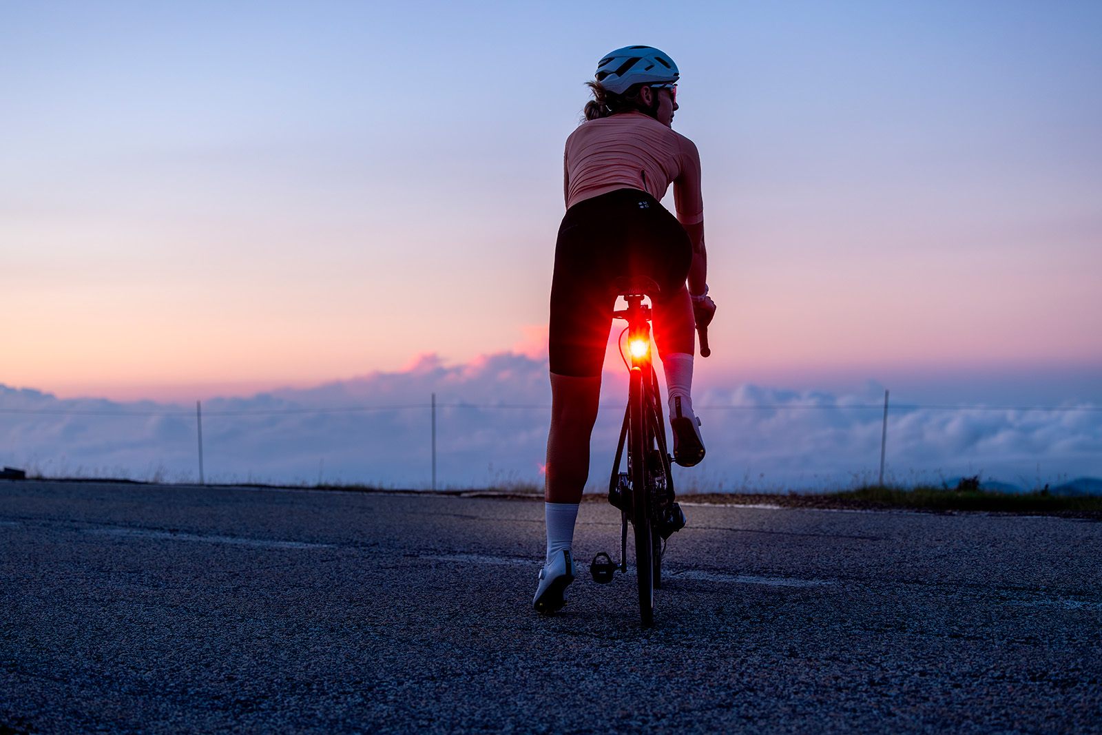 Garmin Varia RearVue 820 on bike at night