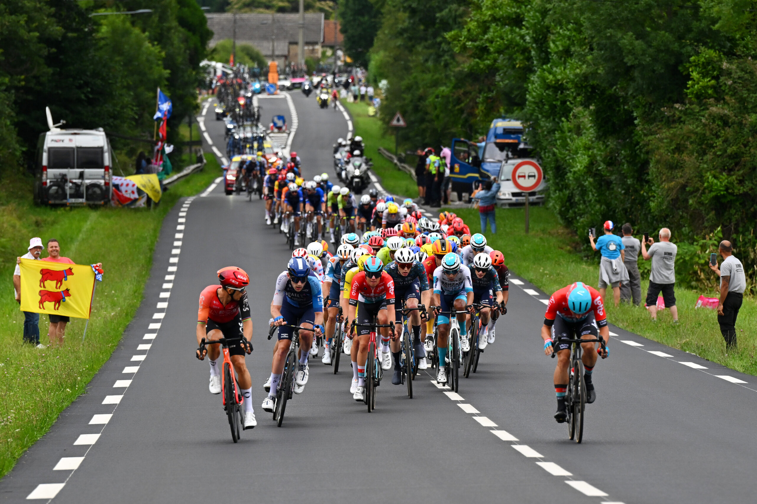 PAU, FRANCE - JULY 12: (L-R) Michal Kwiatkowski of Poland and Team INEOS Grenadiers, Stevie Williams of The United Kingdom and Team Israel - Premier Tech, Matteo Jorgenson of The United States and Team Visma | Lease a Bike, Santiago Buitrago of Colombia and Team Bahrain - Victorious, Jonas Vingegaard Hansen of Denmark and Team Visma | Lease a Bike and Victor Campenaerts of Belgium and Team Lotto Dstny attack in the final kilometres during the 111th Tour de France 2024, Stage 13 a 165.3km stage from Agen to Pau / #UCIWT / on July 12, 2024 in Pau, France. (Photo by Tim de Waele/Getty Images)