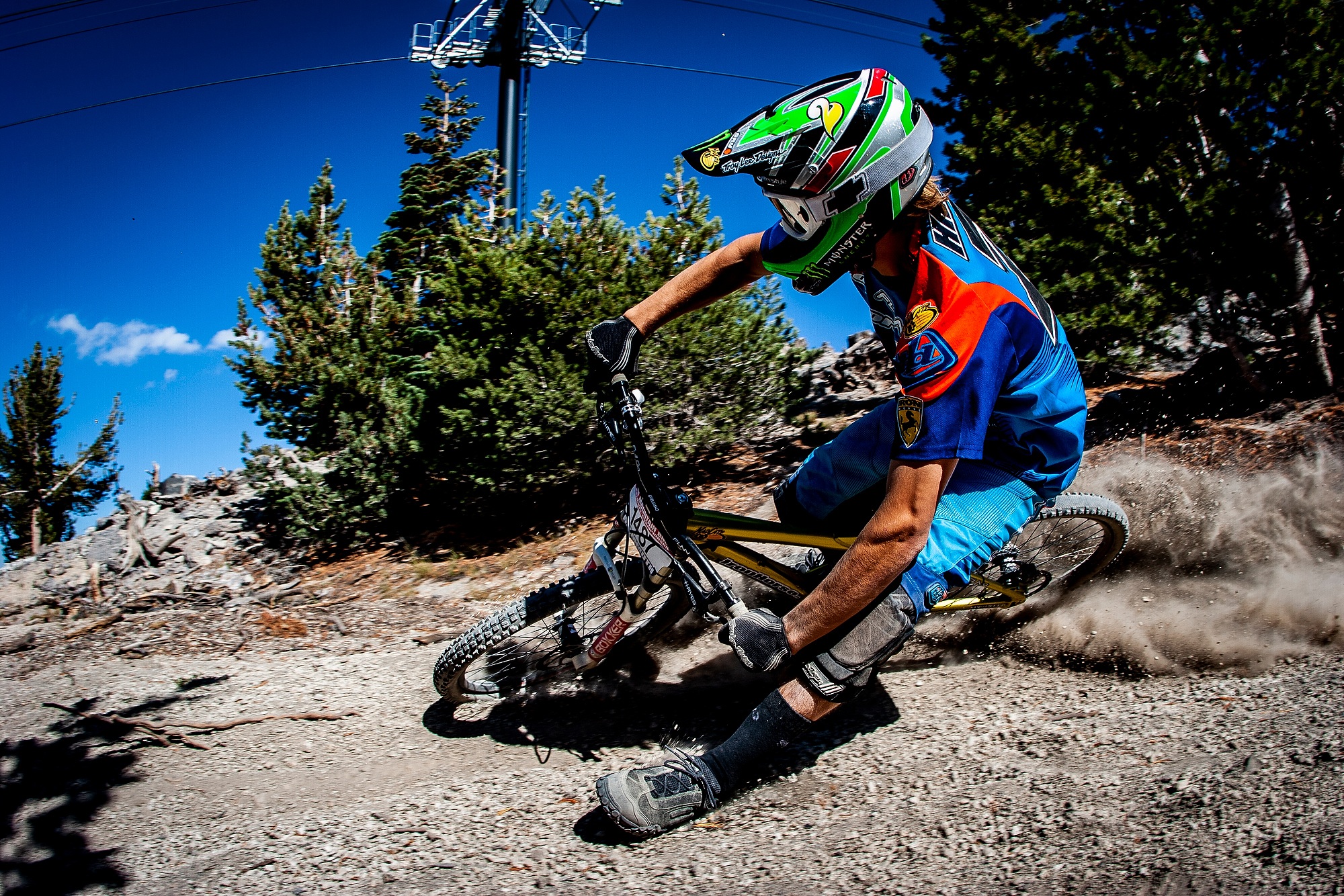 Sam Hill drifting a turn with his foot out, riding the Iron Horse Sunday bike equipped with a RockShox Boxxer in 2004.