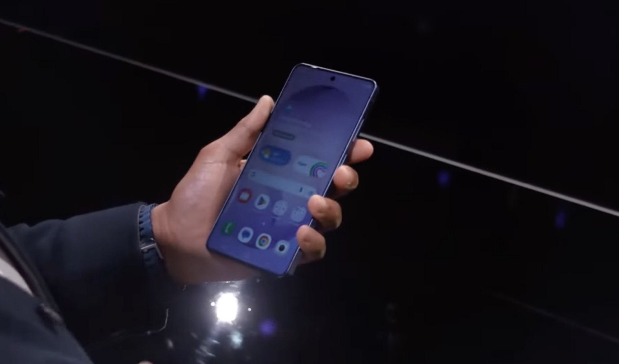 The screen of a Samsung Galaxy S26 Ultra with its new privacy display