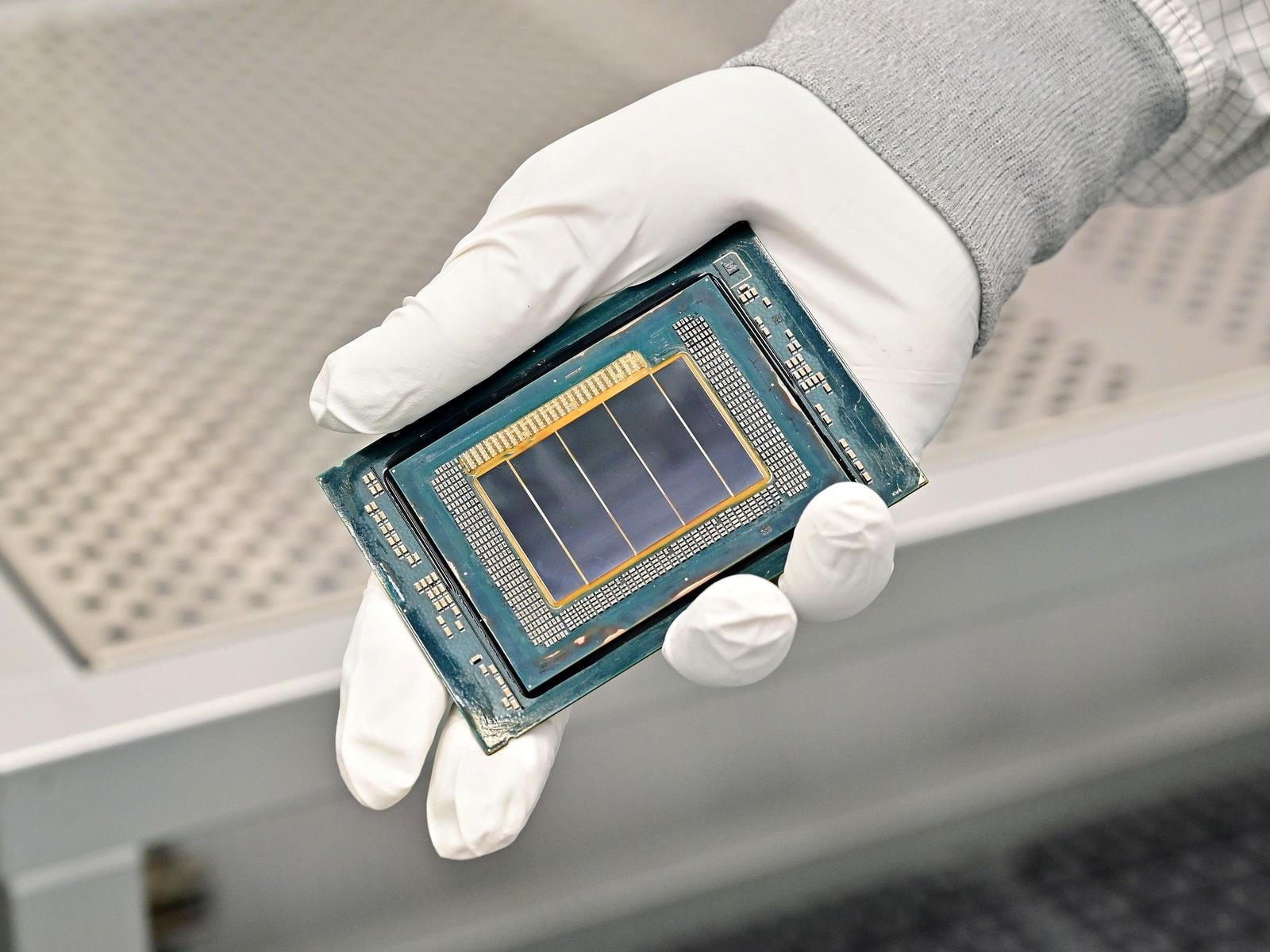 Intel 18A Xeon 6+ Clearwater Forest CPUs Debut With Up To 288 Cores At MWC 2026