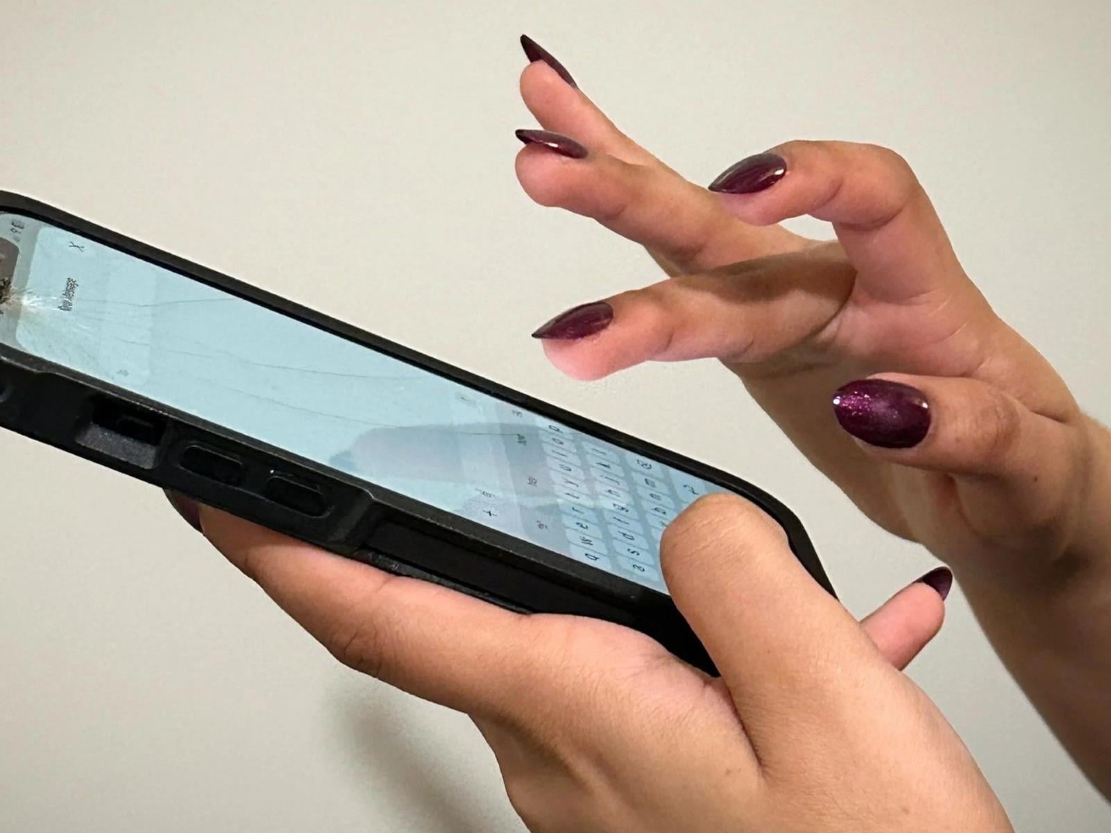 Breakthrough Conductive Nail Polish Turns Fingernails Into Touchscreen Styluses
