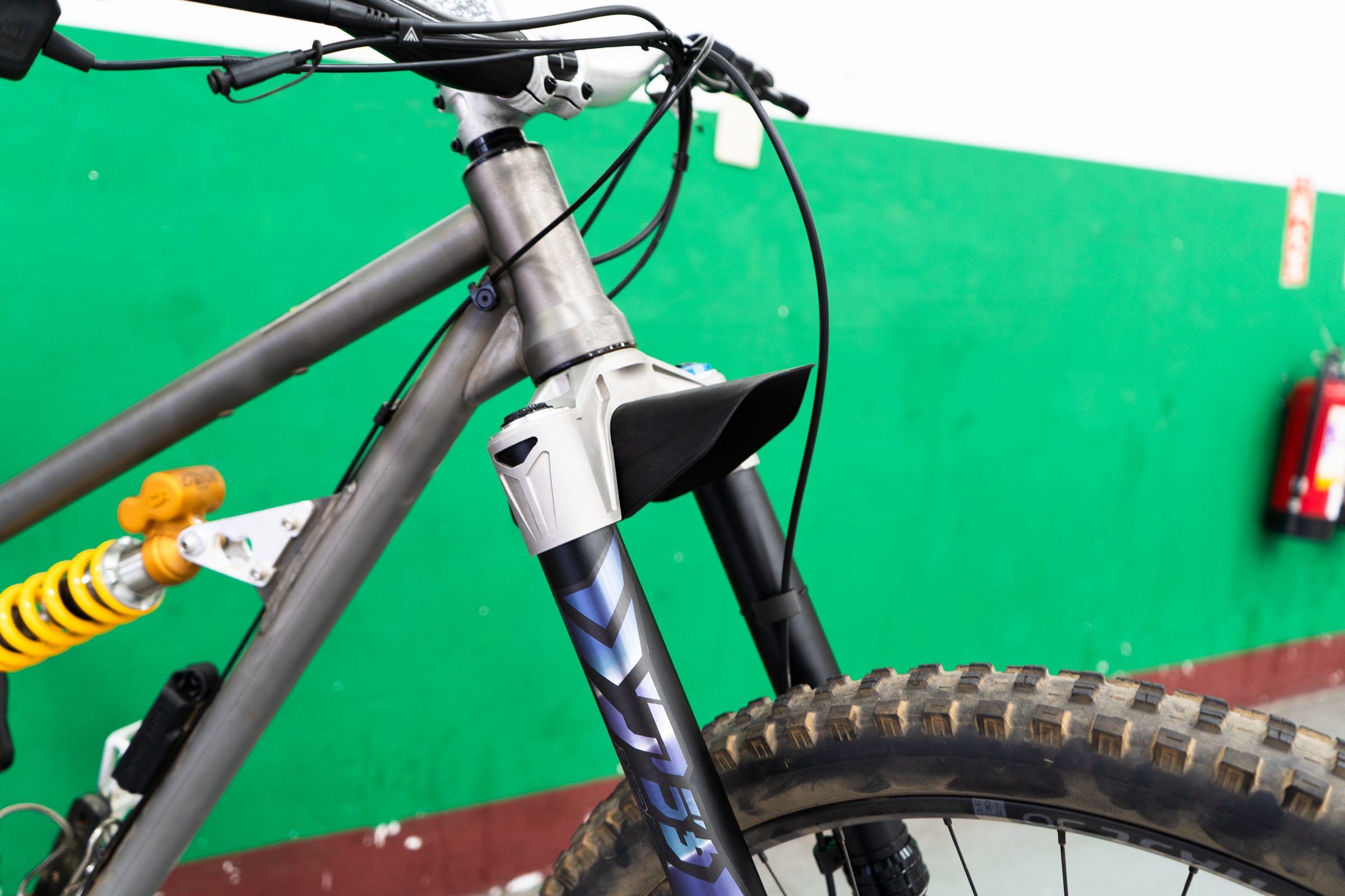 Clip-in fork fender
