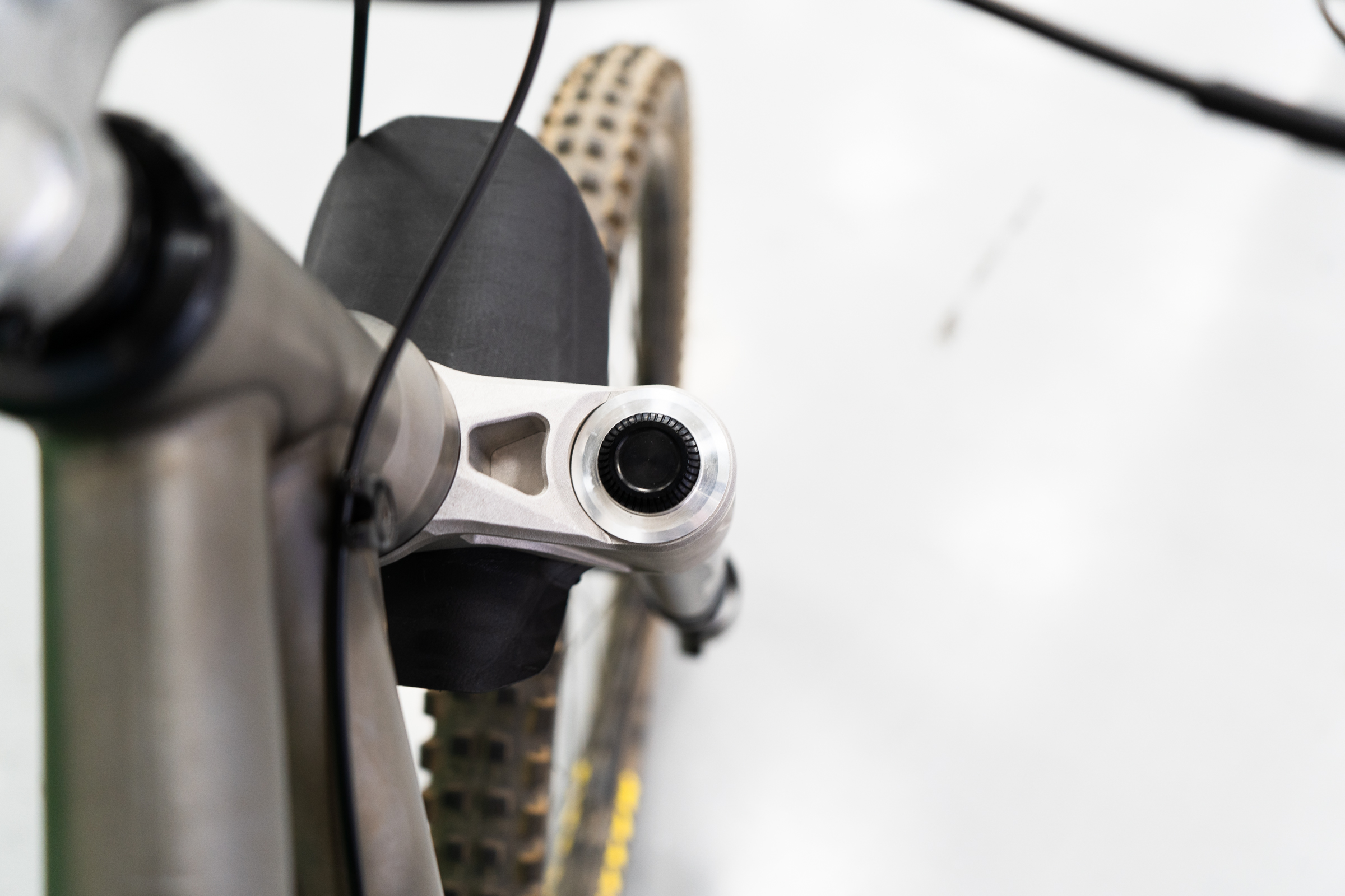 Inverted fork air spring