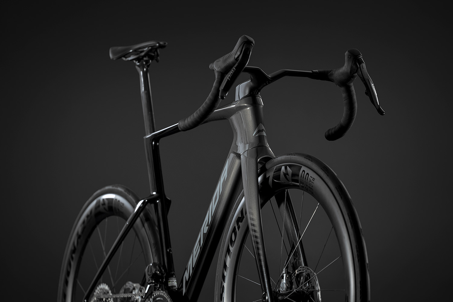 Merida Reacto V studio shot.