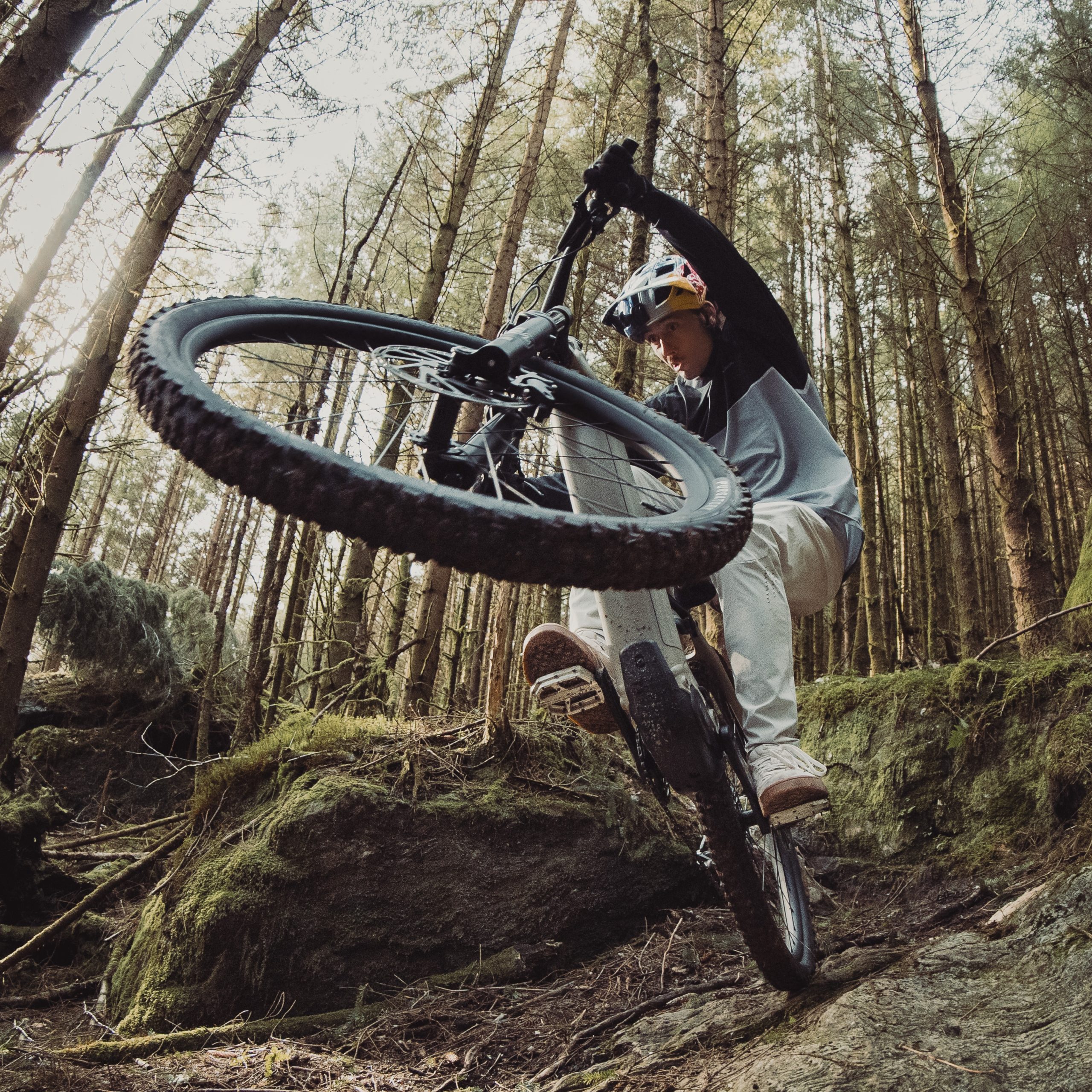 Rider pulling a wheelie and turning front wheel on Specialized Turbo Levo R Comp Alloy.