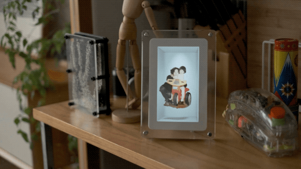 A gif showing a Musubi frame switch between different holographic images of families.