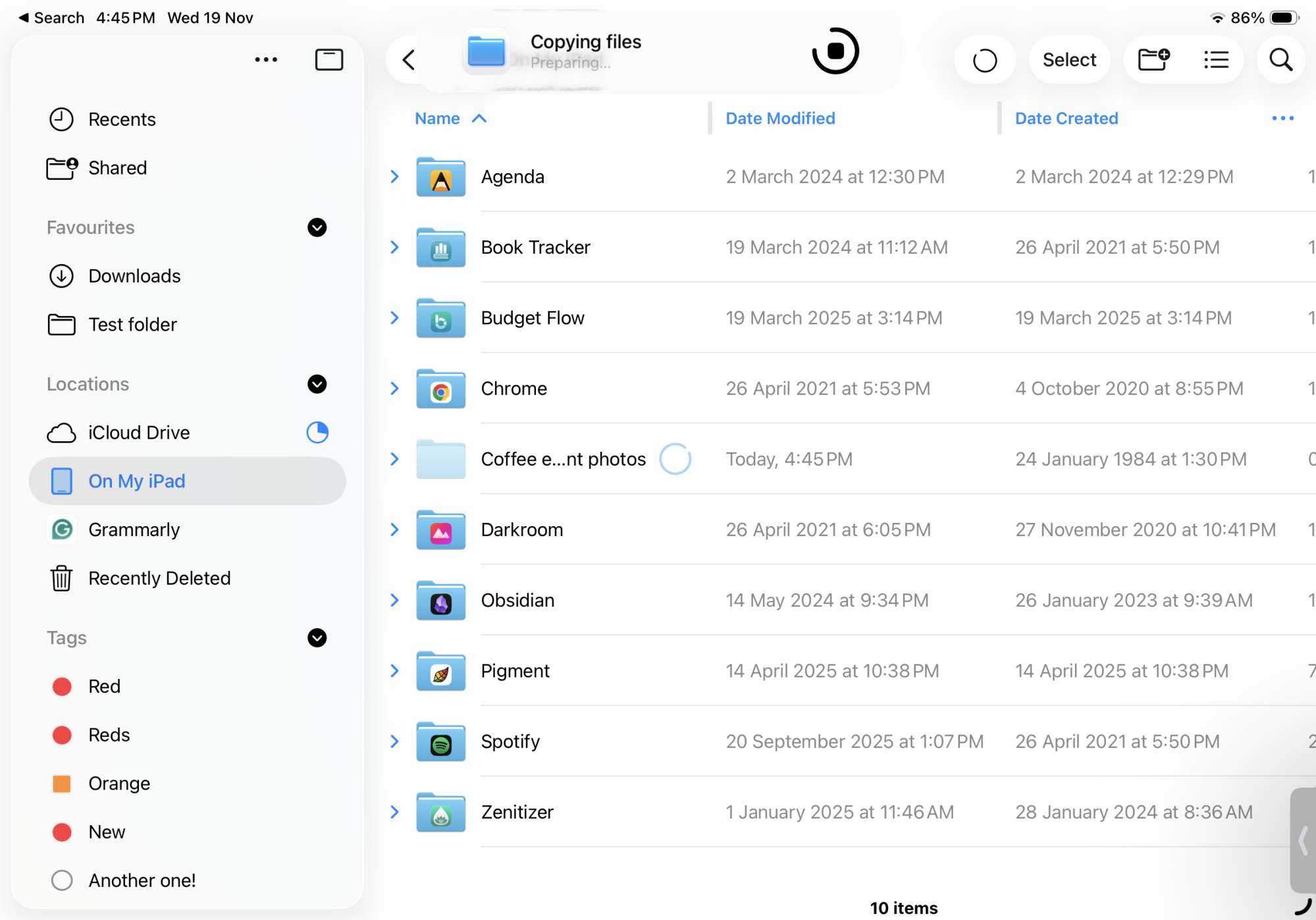 Column view and file transfer progress in the Files app.