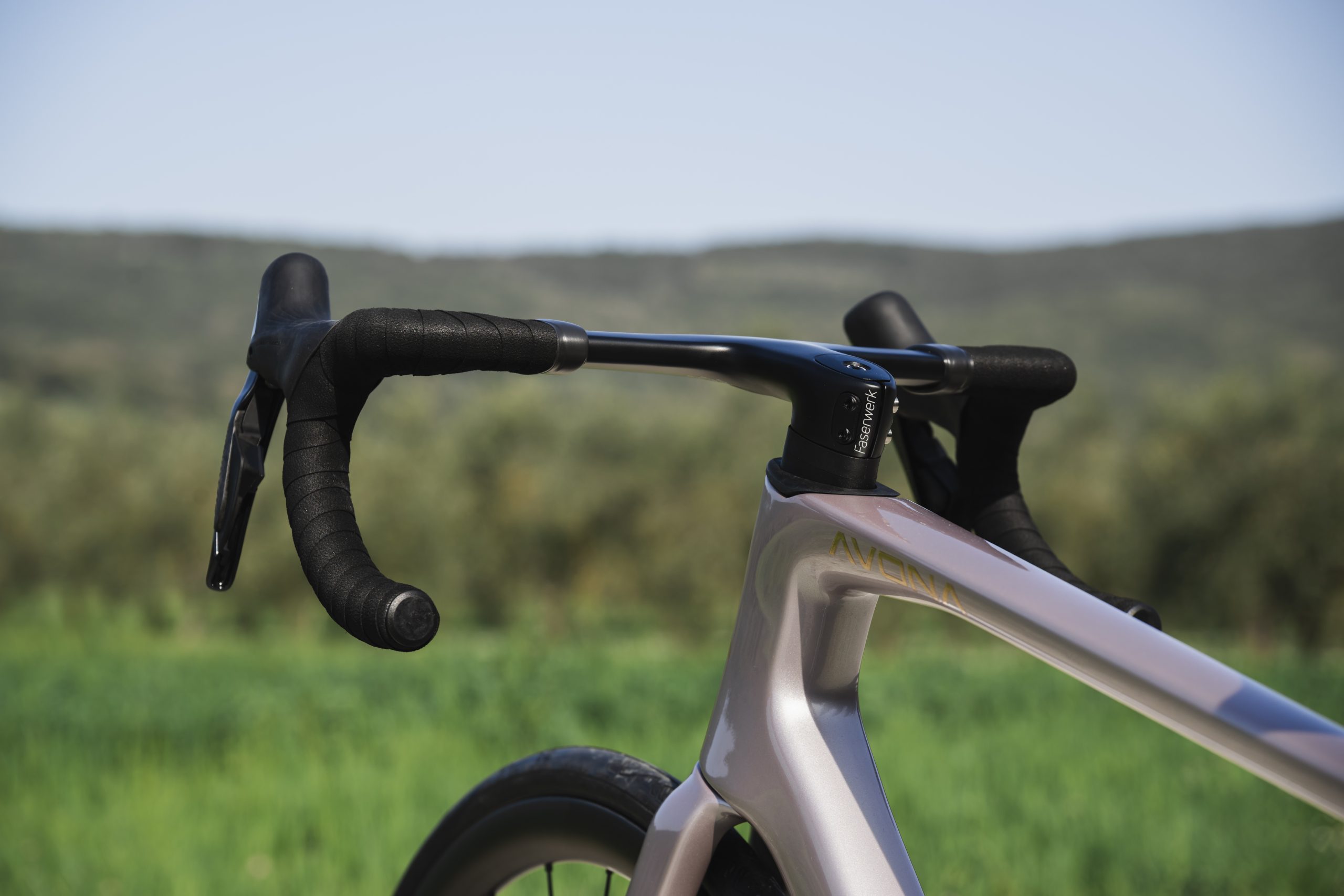 Avona Velum SUB6 road bike